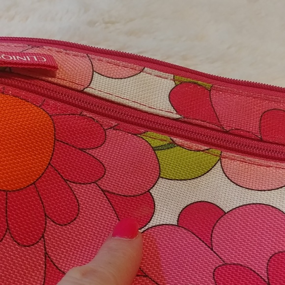 Clinique Floral Cosmetic Bag - Picture 8 of 8